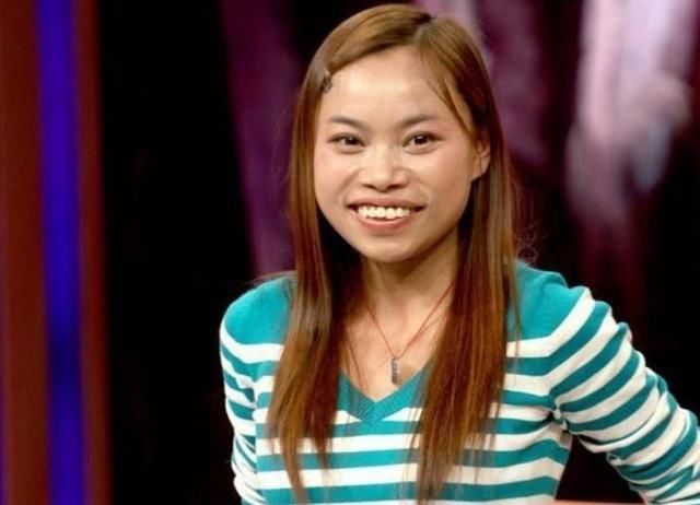 成为网红的凤姐,当时也开上了让人羡慕的迈巴赫豪车,虽然长相不怎么样