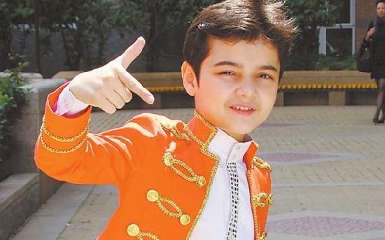 童星阿尔法回应发际线高秃头热议 自侃:欢迎给