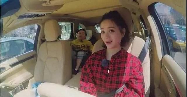 看了霍思燕贾静雯邓莎黄圣依家的车,网友:我只