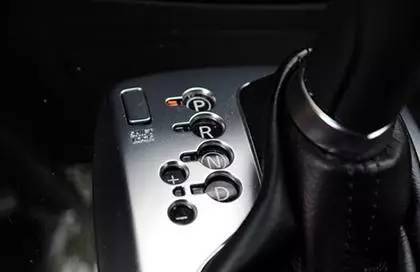 P挡踩油门对汽车有害么?