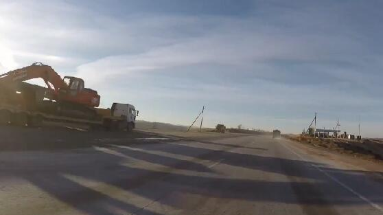 《丝路微纪录》之“一带一路”特别节目:超级国际公路 《丝路微纪录》之“一带一路”特别节目:超级国际公路