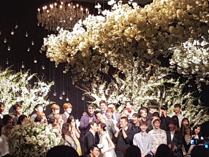 [2PM][分享]170610 2PM出席JYP代表婚礼 现场带来祝歌版《十分满分的十分》