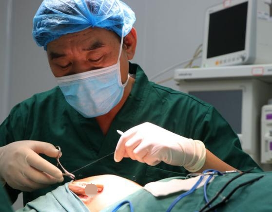 重庆国信奥丽整形接过西南医院公益接力棒