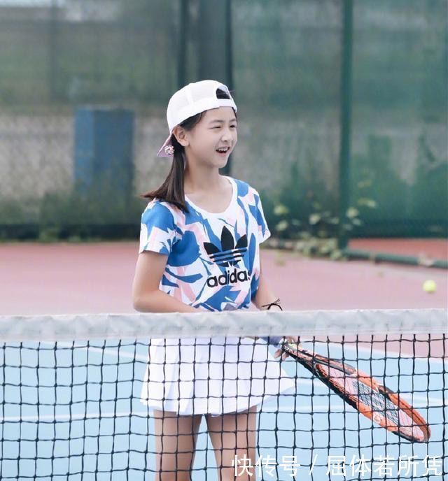 13年到18年,森碟和王诗龄已长成大姑娘,二人差