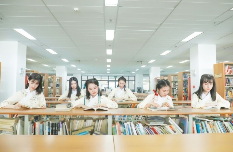 她们是信息科学与技术学院2015级本科生，孟青、马红叶、马文静、彭杨柳、盛自维、王玥婕，如今，六人分别考研或保研至中国科学院大学、西安电子科技大学、中国科学院大学、西北工业大学、电子科技大学和西北大学。