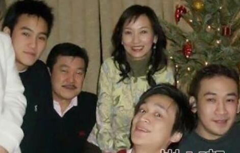 赵雅芝女儿生父曝光?4个孩子3个爸一个妈,最有