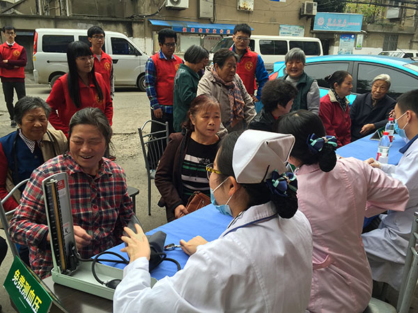 镇江中山医院好不好,公益行爱心义诊服务社区