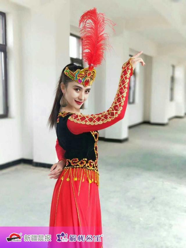 传统与时尚碰撞 和田女孩麦尔哈巴想用舞蹈话新疆