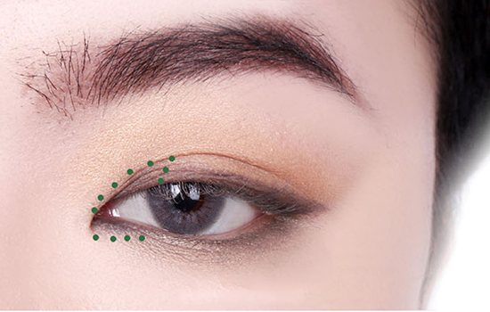 眼影怎么画显得眼睛大 变脸级大眼妆教程