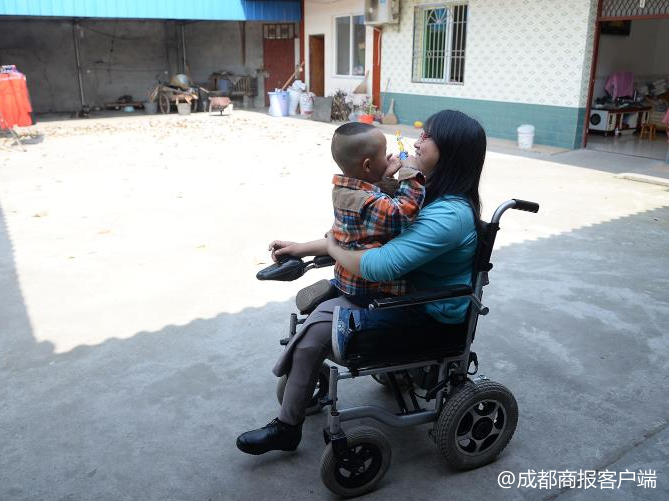 她从汶川地震废墟中挖出 3年做17次截肢手术创纪录 她从汶川地震废墟中挖出 3年做17次截肢手术创纪录