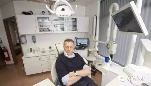 纳尼?冰岛教练是牙医!