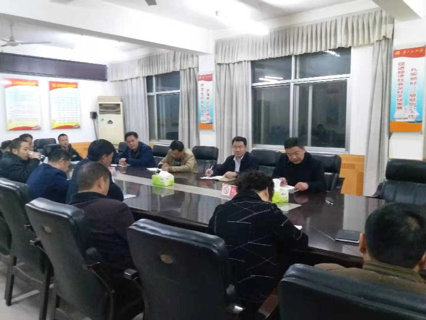 西峡县桑坪镇召开脱贫攻坚工作汇报会(图1) 西峡县桑坪镇召开脱贫攻坚工作汇报会(图1)