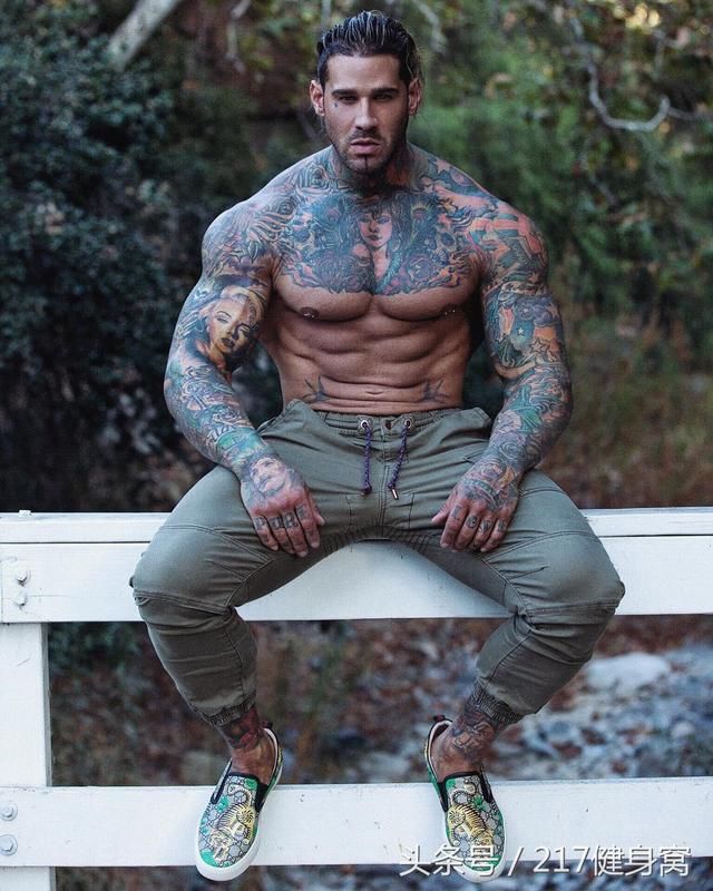 酷爱纹身的健身私教,一节课1000美元,