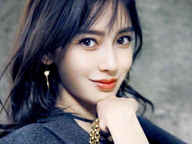 杨颖是混血,戚薇是混血,昆凌是混血,而她却欺骗