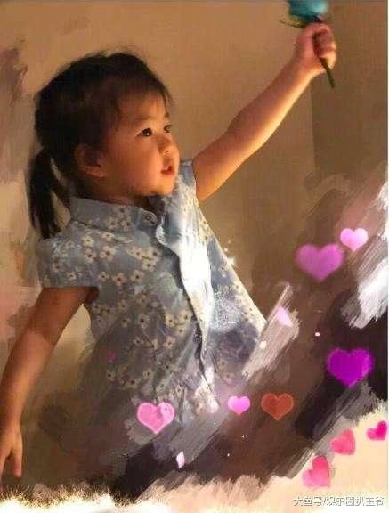 好妈妈人设崩塌?章子怡不知汪峰在直播,竟对小