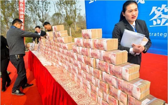 老板发"年终奖"时说了一段话,打动10万网友:可惜是人家老板