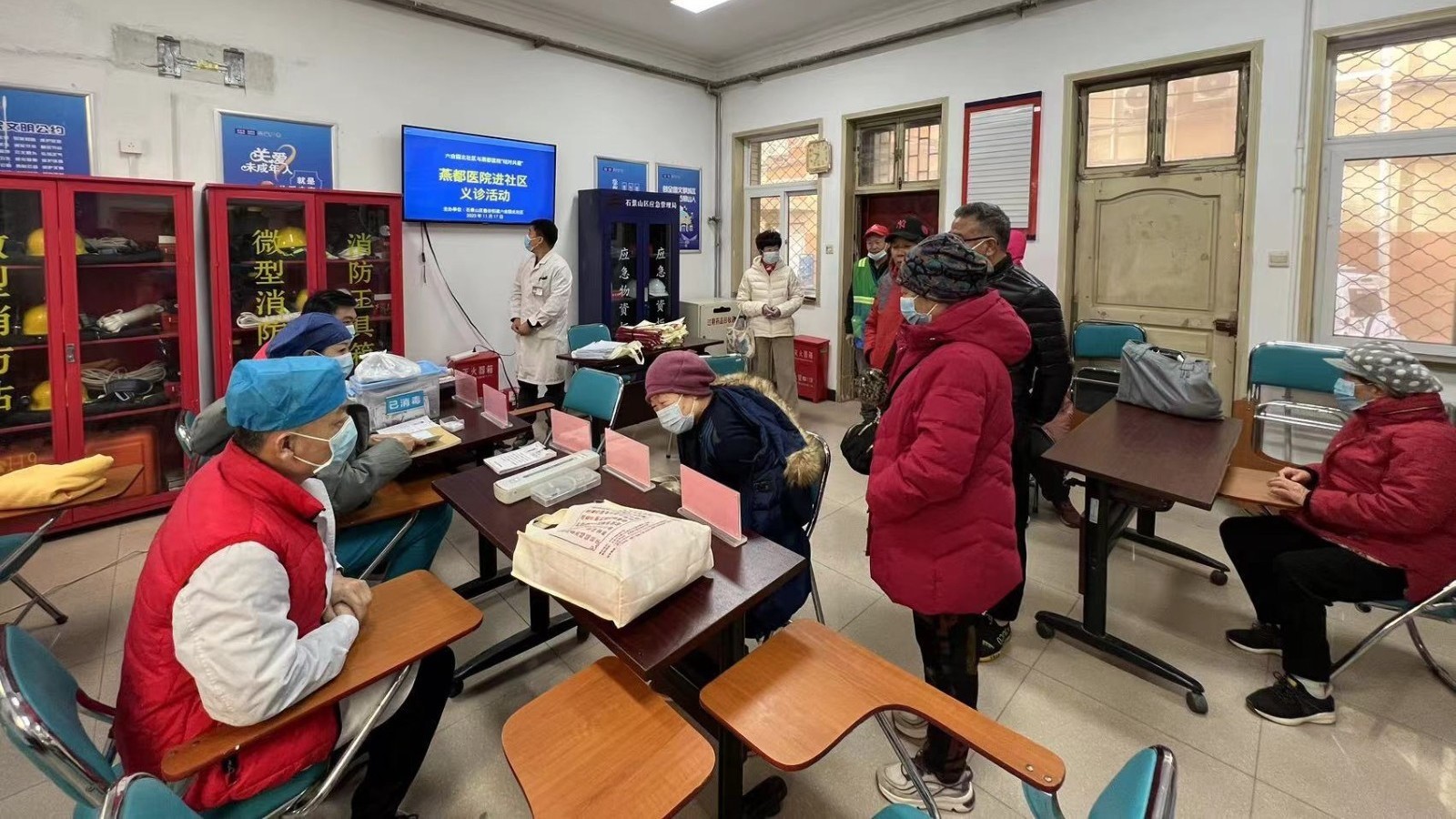 家门口“问诊” 石景山鲁谷居民零距离体验专业健康义诊服务