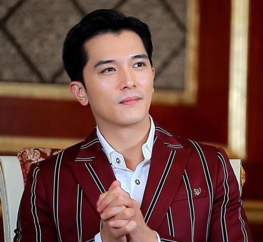 了很多来往,之后两人就因戏生情,开始交往,但是没想到和邱泽在一起后