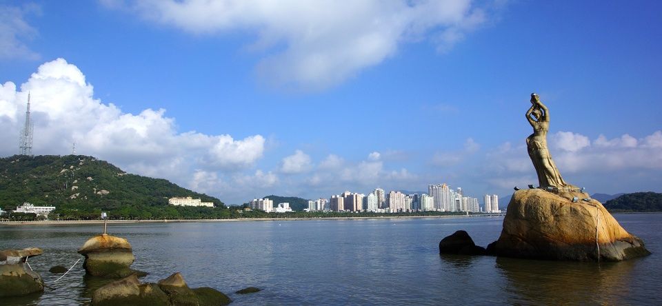 珠海离香港澳门那么近,气候宜人经济发达,为什