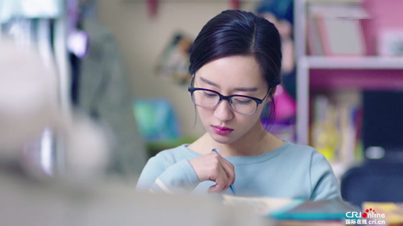 由马进执导,90后小花杨玥携手张一山,周冬雨主演的青春电视剧《春风十