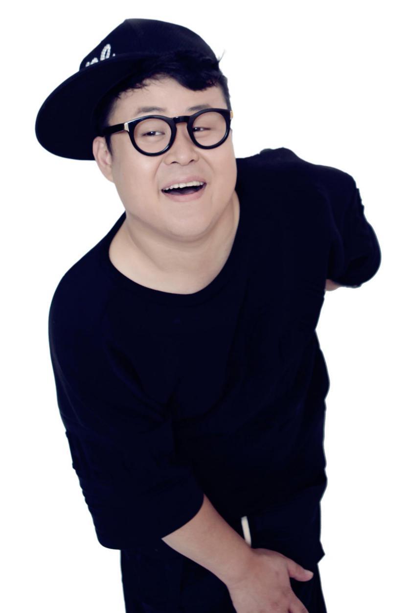 2011年,《星光大道》升起一颗冉冉的明星 他就是模仿达人陆海涛 他