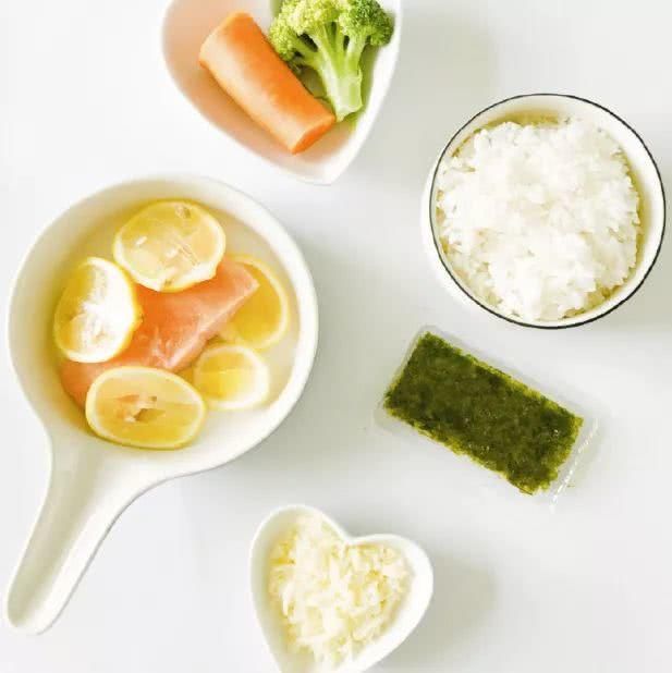 三文鱼海苔蔬菜饭团,宝宝吃了长高高!