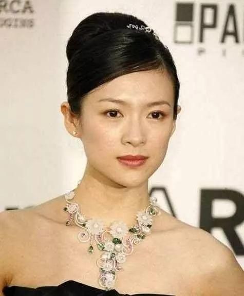 章子怡开撕范冰冰李晨,称一个炮王一个公交