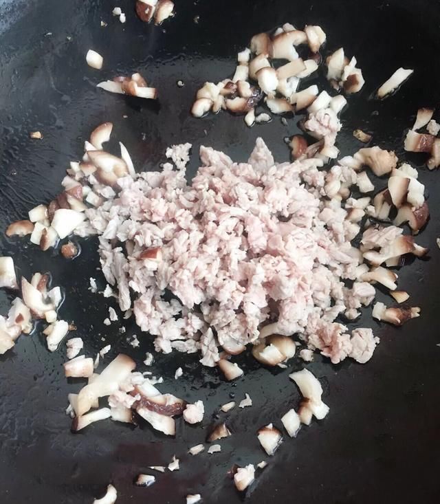 宝宝辅食:香菇油菜瘦肉粥,荤素搭配,营养均衡!