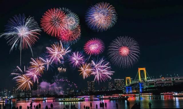 日本冬季花火大会盘点!这个冬天一起去看花火
