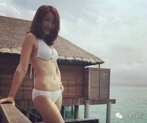 李亚男马尔代夫晒性感泳装照