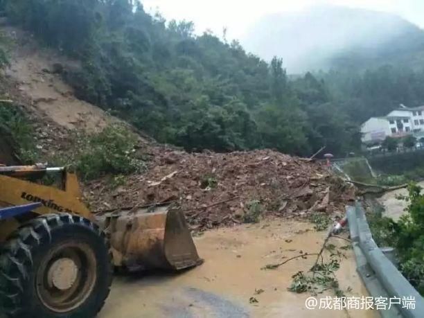 暴雨导致广元多地塌方积水 青川剑阁这些道路