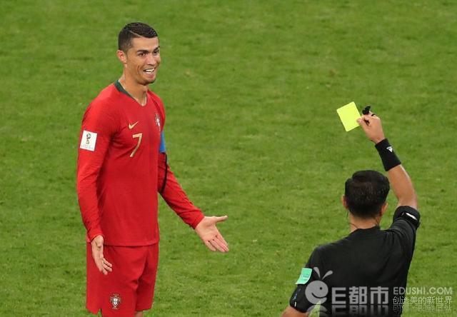 VAR判定C罗犯规吃到黄牌 差点翻船只能说伊