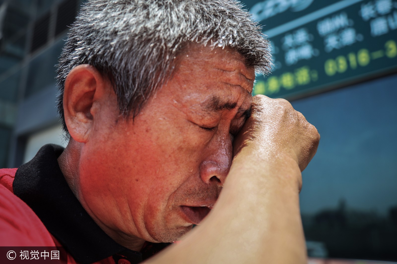 北漂"动批"扛包15年 给儿攒出一套房