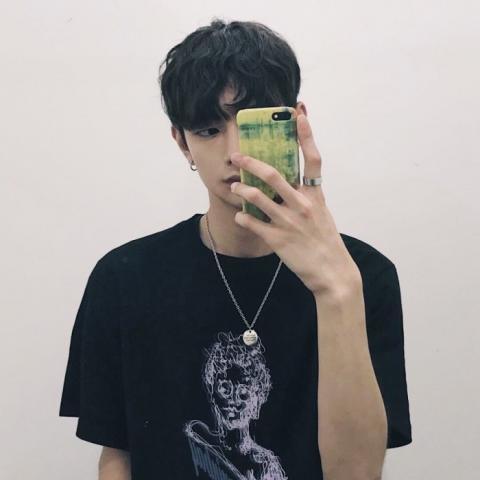 12星座男越来越爱你的表现?双子:油腔滑调变专