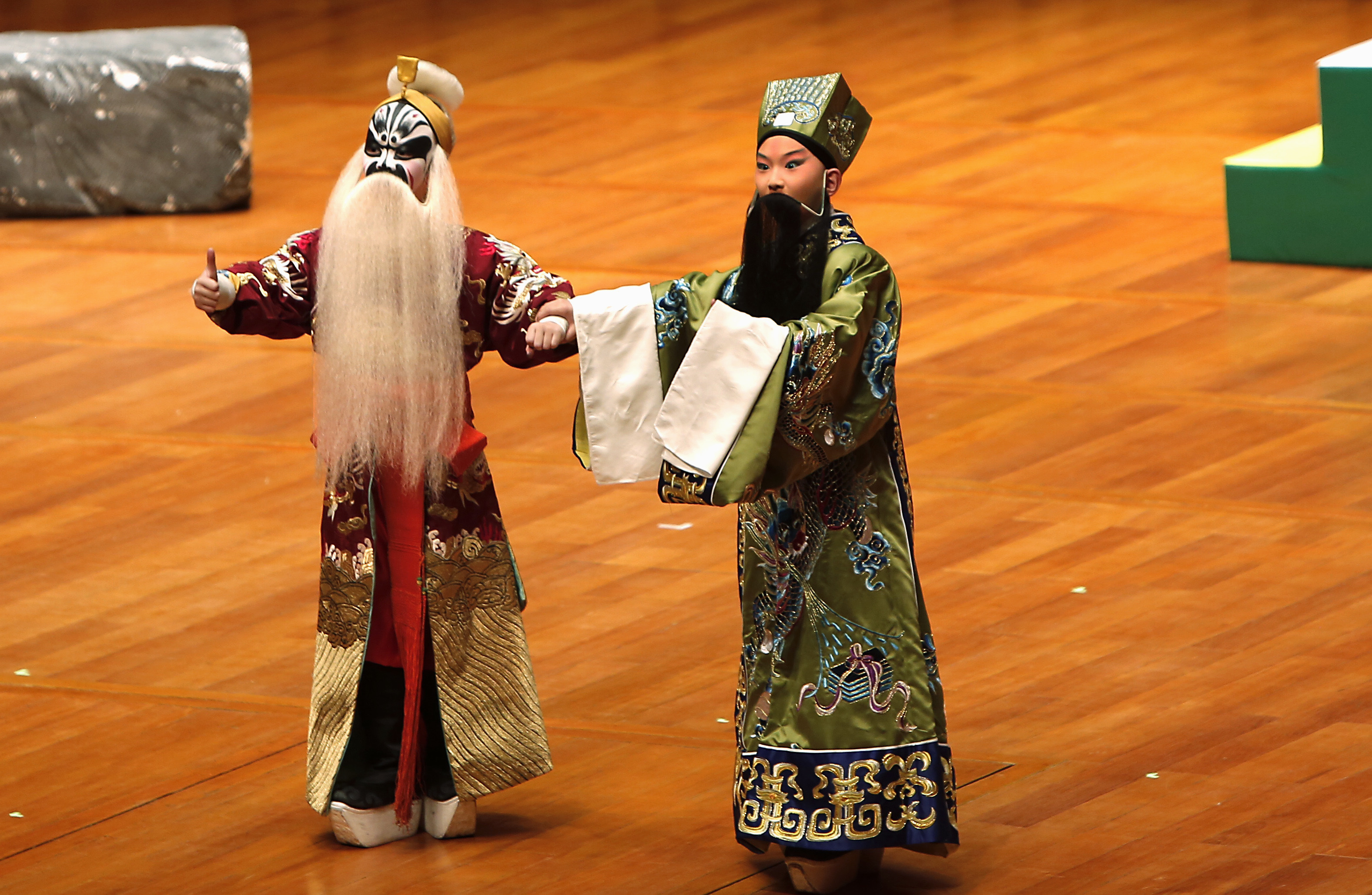 近七百名中小学生登上国家大剧院舞台，“美育芳草”青少年艺术节开幕