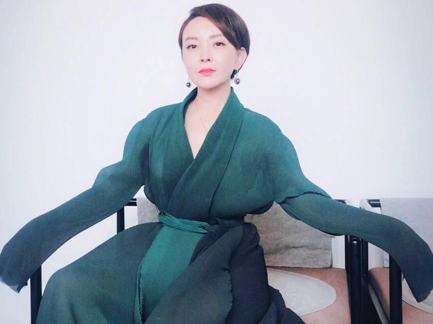 王小帅因她让高圆圆演配角,与张嘉译离婚后,和