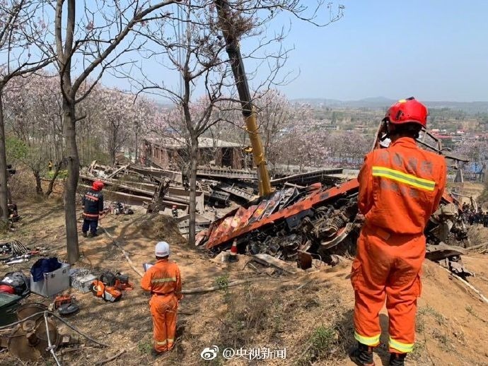 中铝货运火车脱轨 已致4人遇难2人失联