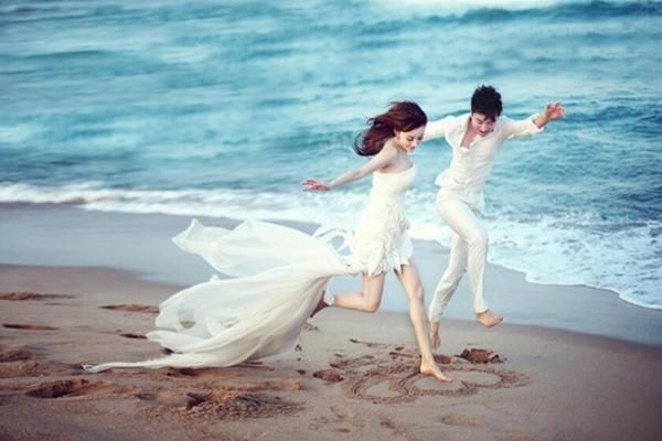 关晓彤偷偷逛婚纱店?看看女神们穿婚纱照的样