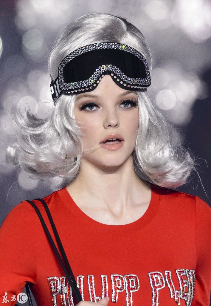 2018年秋冬法国巴黎时装周街上风格展示