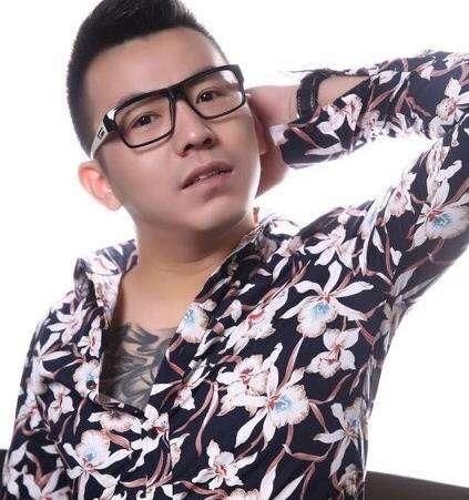 李天佑怒封舞帝八卦主播!利哥卧薪藏胆换直播