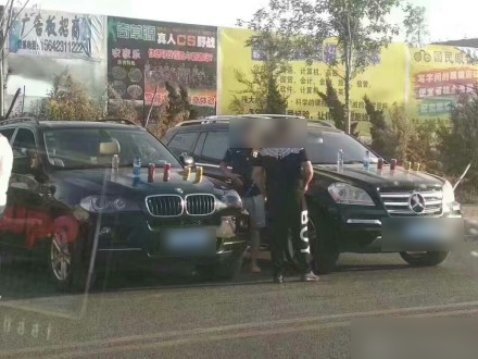 大学门口车顶放水和饮料,原来是这意思,懂的是老司机