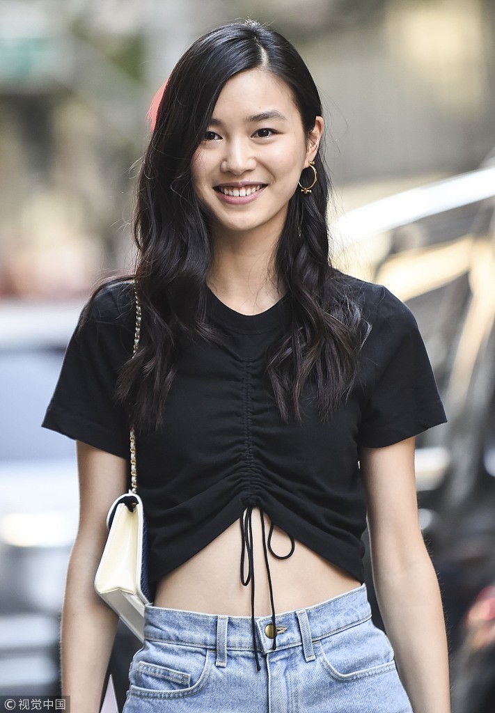 维密大秀试镜大长腿养眼霸屏 陈瑜露脐装秀腰灿笑展东方美