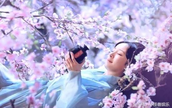 杨幂、唐嫣、热巴喝酒的样子美得心醉,黎姿却