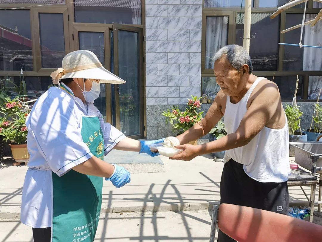 顺义39个养老助餐点让近7万名老人吃上暖心饭、放心饭_北京时间