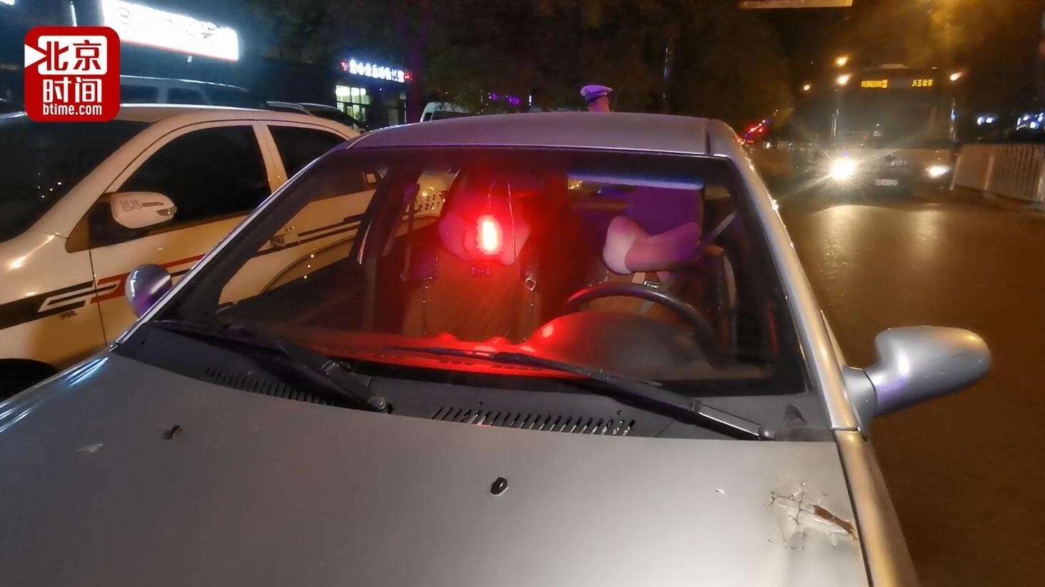 1500买辆报废车“拉黑活”被抓 民警：可能面临驾照吊销