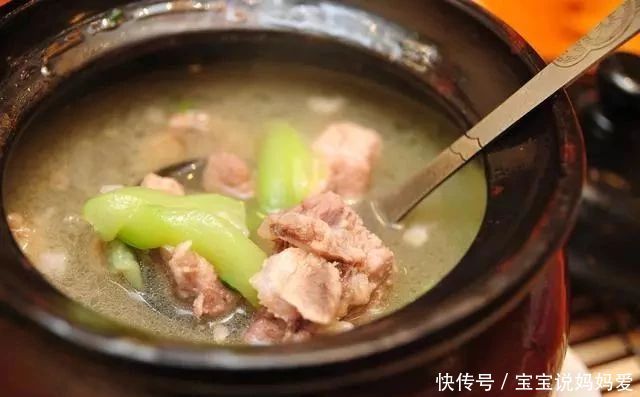 豆腐更有丰富的蛋白质,钙铁鳞等营养,对胎儿和孕妇都十分有益处,鱼头