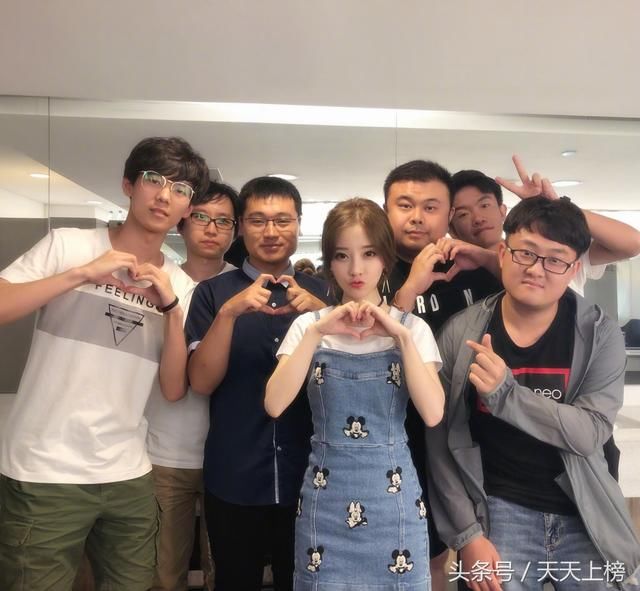 937万,给主播刷礼物的钱不是小孩子而是29岁