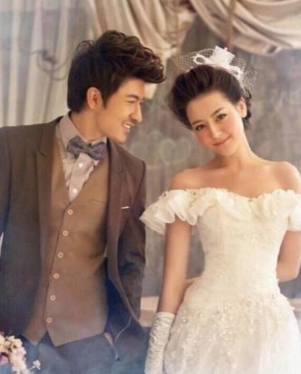 迪丽热巴与5位男星的结婚照,第三位最别扭,与