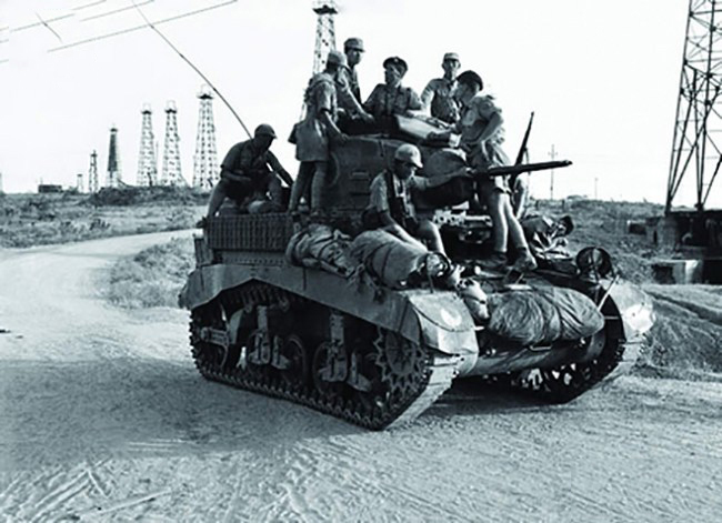 此时在仁安羌的英军是英缅第1师和英国装甲第7旅残部。英军被困在仁安羌，面临着水源断绝，粮食将尽，军无斗志的绝境。英缅一师师长斯利姆将军电报缅甸英军总司令亚历山大将军，要求尽快派援军来，否则就只有投降了。