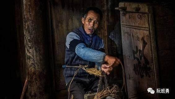 阮中华中篇小说:地摊老人(中)